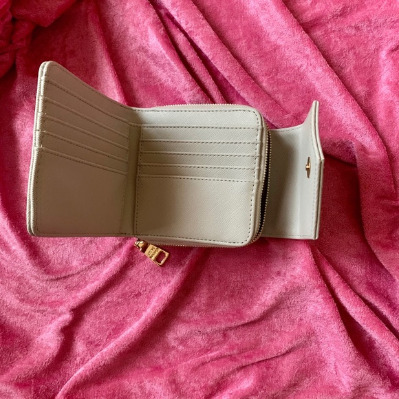 Wallet - Picture 2 of 4